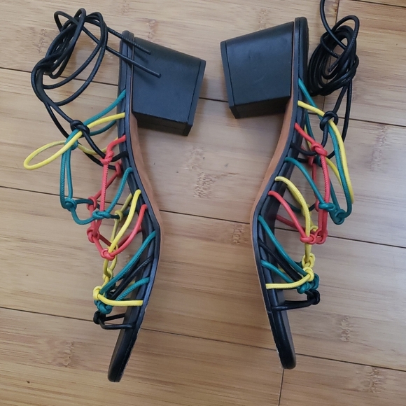 Chloe Runway Black Rainbow Sandals! size 10 - Picture 4 of 11